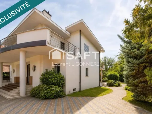 Maison 7 pièces 320 m²
