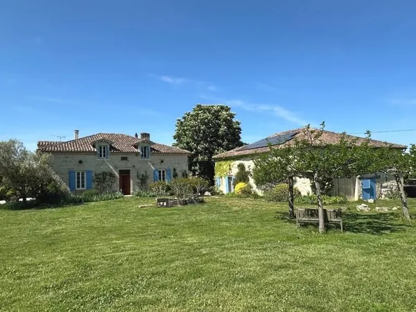 Chartreuse du 19ème avec gîte et piscine