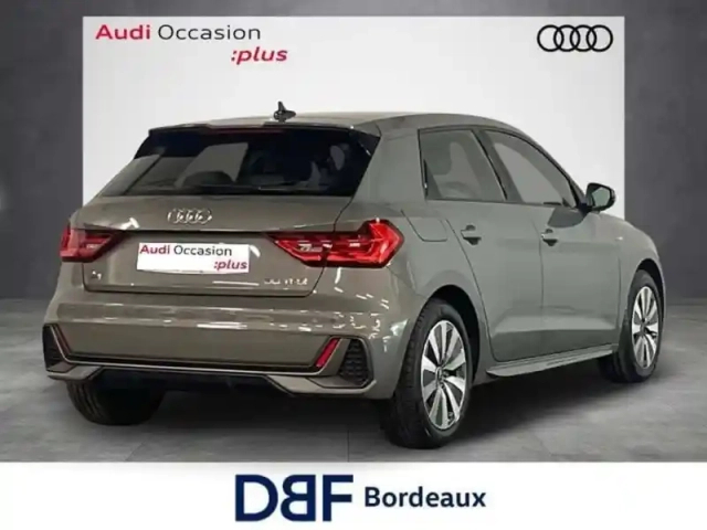 Audi A1 30 tfsi 110 ch s tronic 7 s line — photo 5