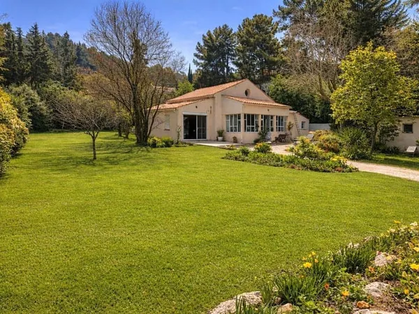 Maison de plain-pied 5 pièces 147 m²