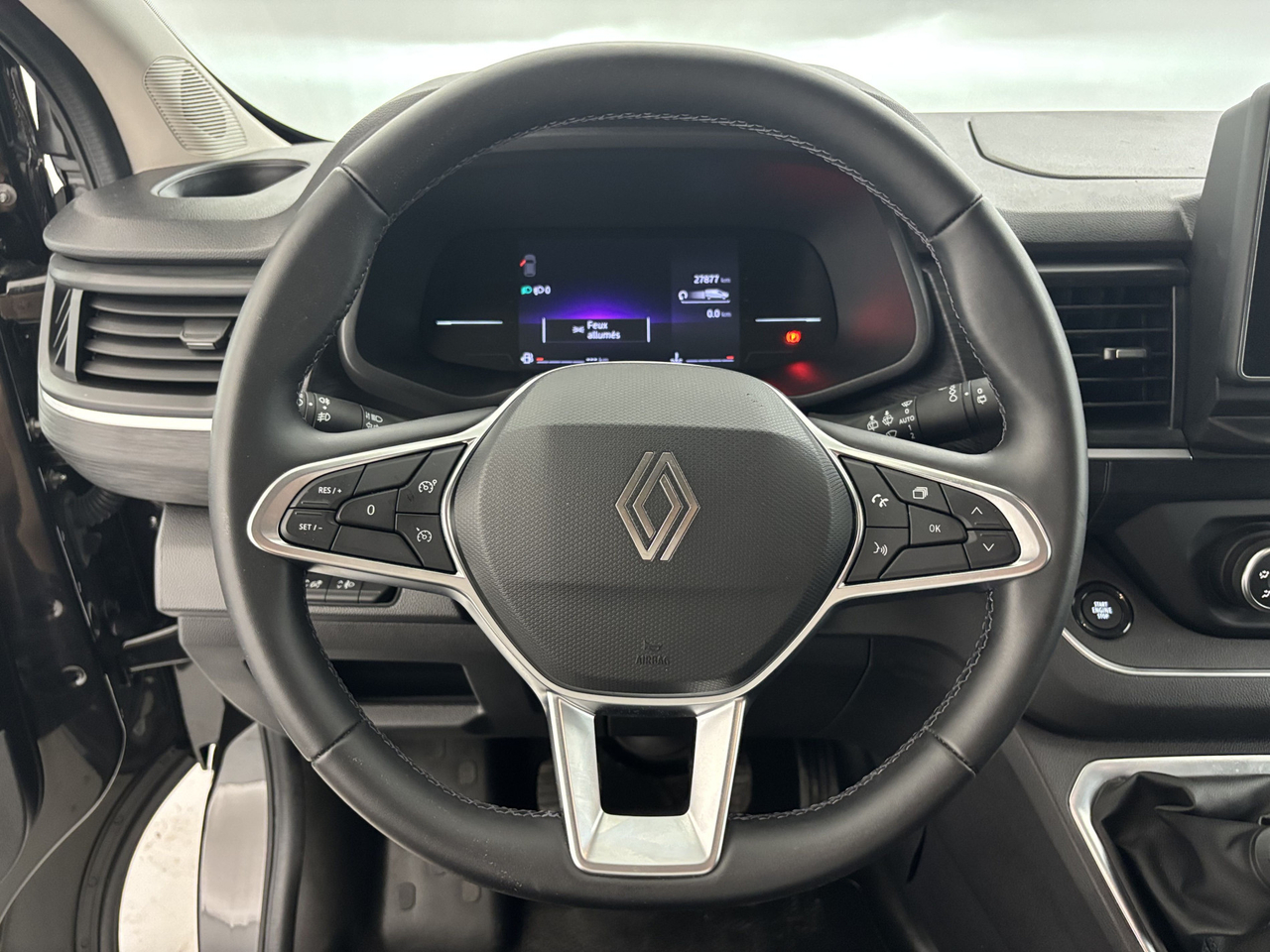 Renault Trafic Combi — photo 15
