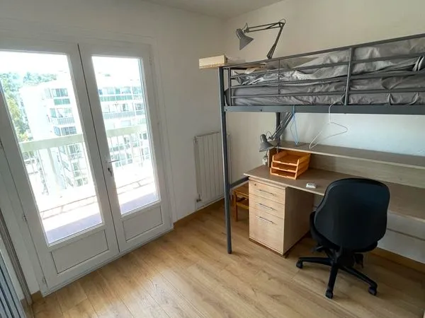 Chambre dans un appartement en colocation