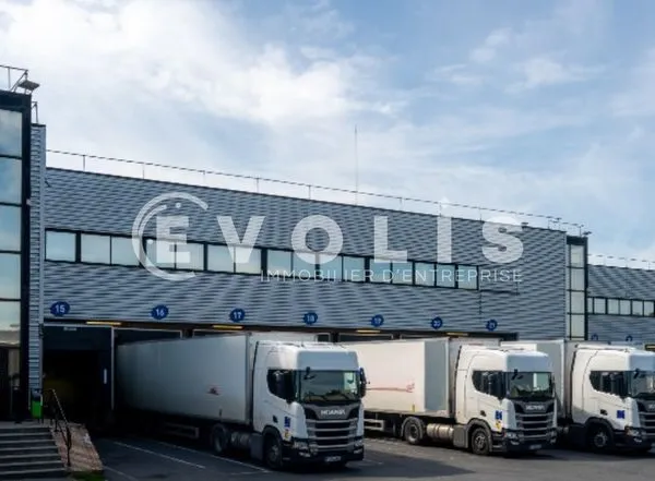 Local industriel 2 361 m²