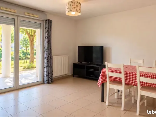 T3 meublé à louer - Saint-Priest 69800 - Jardin privatif de 75 m² + parking
