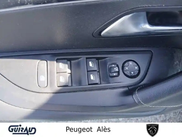 Peugeot 2008 electrique 136 ch — photo 13