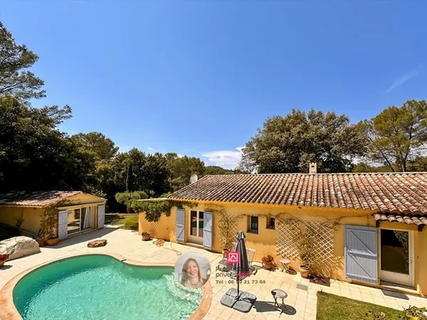 TRANS-EN-PROVENCE - Maison de plain-pied avec piscine, dépendance et terrain paysagé