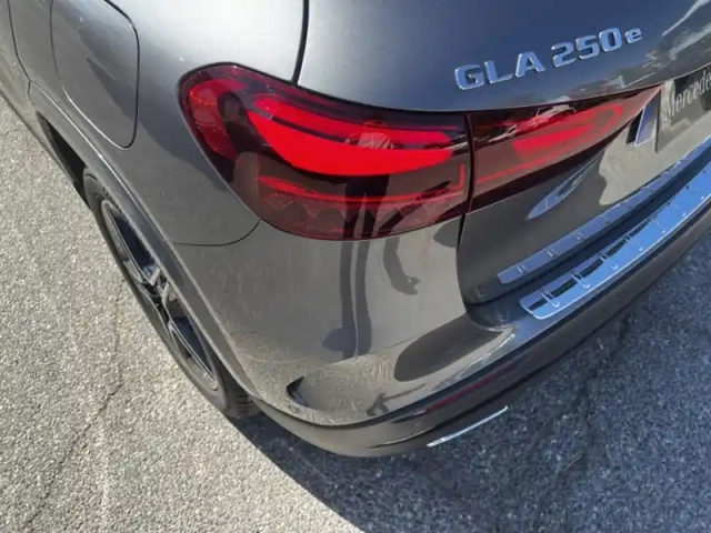Mercedes Gla 250 e hybrid eq amg line — photo 10