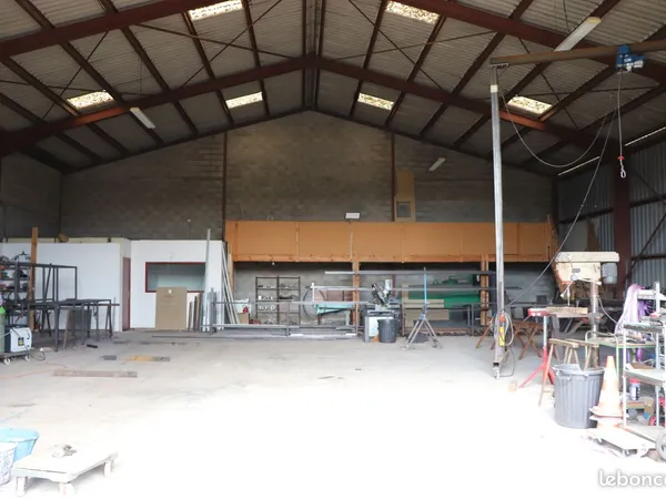 Hangar Industriel 380 m² + parcelle 790 m² - Idéal investisseur