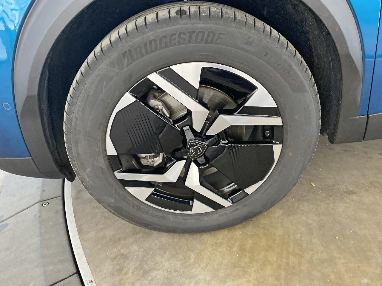 Peugeot 2008 hybrid 145 ch e-dcs6 allure — photo 11