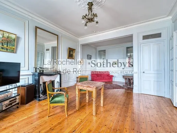 Appartement en centre ville de 110m2 avec deux chambres et ascen