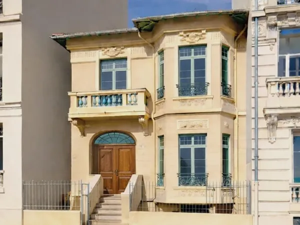 UNIQUE - Villa Belle-époque sur la Promenade des Anglais