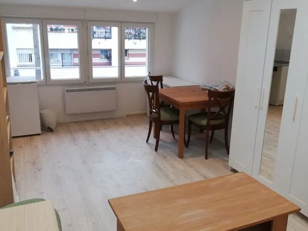 Studio 23 m2 + petite mezzanine 4 min métro Agnettes