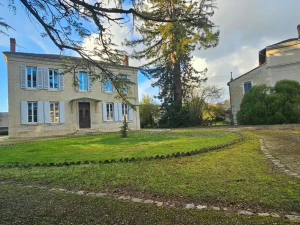 Maison 10 pièces 890 m²