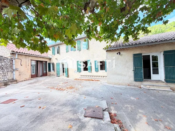 MAS EN PIERRE DE 170 m² A CHEVAL BLANC (84) LUBERON