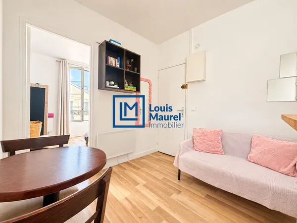 DERNIER ÉTAGE - Appartement 2 pièces meublé au calme - 5 minutes à pied du RER A