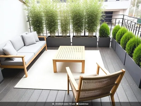 Immeuble offrant T2, T3 , 2 garages et un local commercial