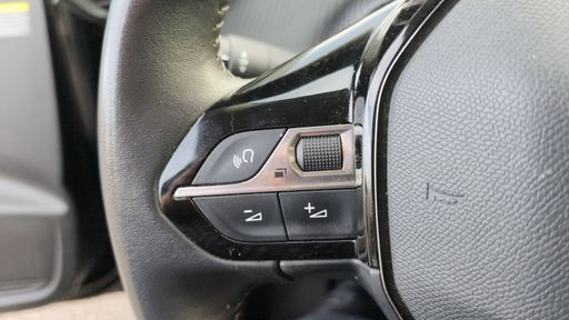 Peugeot 208 1.2 PureTech 100 - Allure – 2022 – 47629 km – Essence – Boîte Manuelle — photo 5