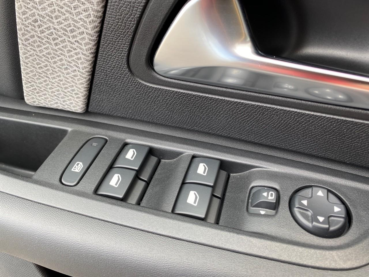 Citroën C4 puretech 130ch s&s shine pack eat8 — photo 19