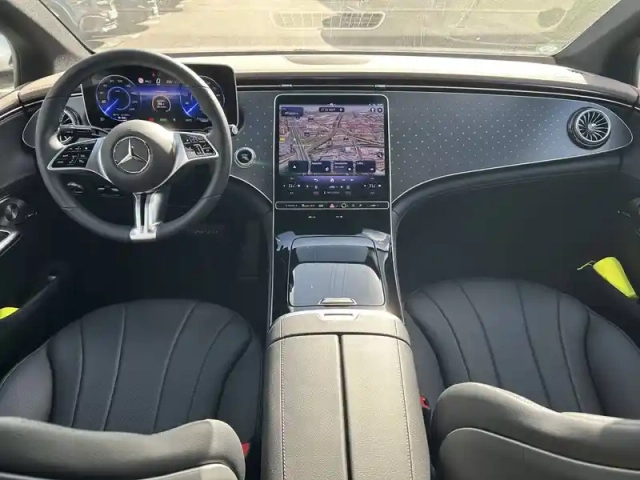 Mercedes Eqe 300 — photo 39
