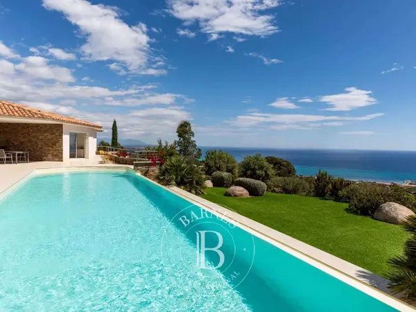 Maison 7 pièces 274 m²