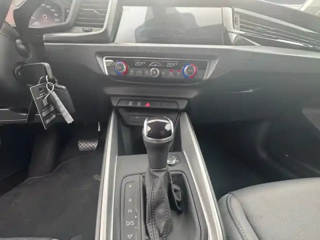 Audi A1 sportback 25 tfsi 95 ch s tronic 7 — photo 12