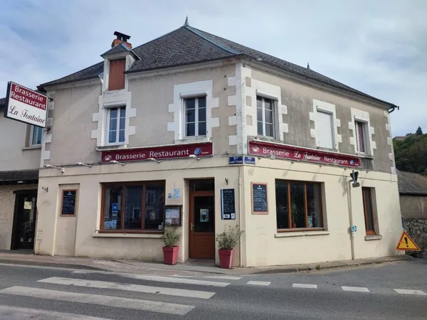 VENTE MURS COMMERCE OCCUPE AVEC APPARTEMENT AU DESSUS A RENOVER
