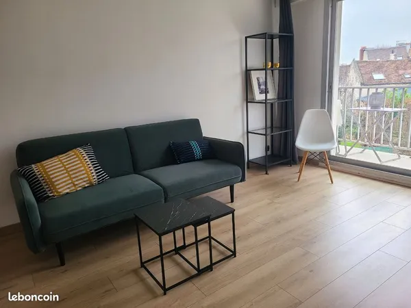 Studio F1 meublé de 29 m² avec balcon, parking et cave - Caen