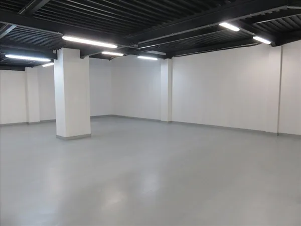 Entrepôt 275 m²