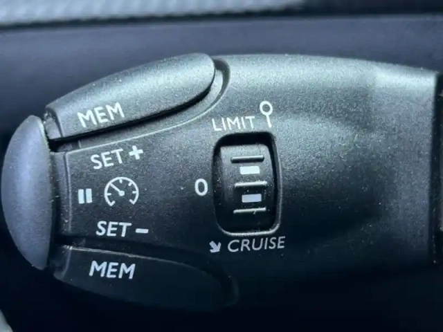 Peugeot 2008 e- 136ch allure business — photo 13