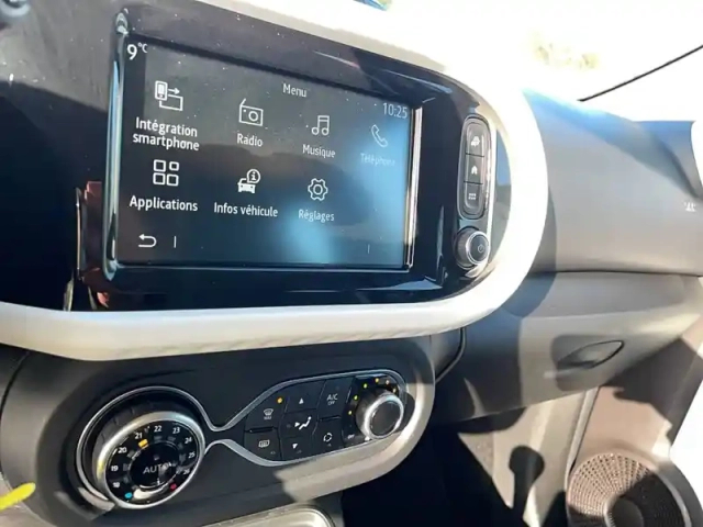 Renault Twingo iii e-tech — photo 12