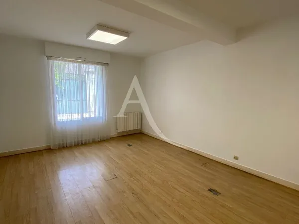 Local professionnel 85 m²