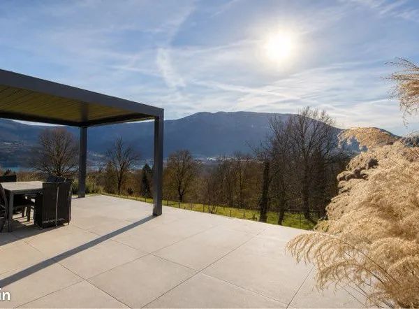 Maison contemporaine avec vue sur le lac d'Aiguebelette - 182 m² - logement indépendant