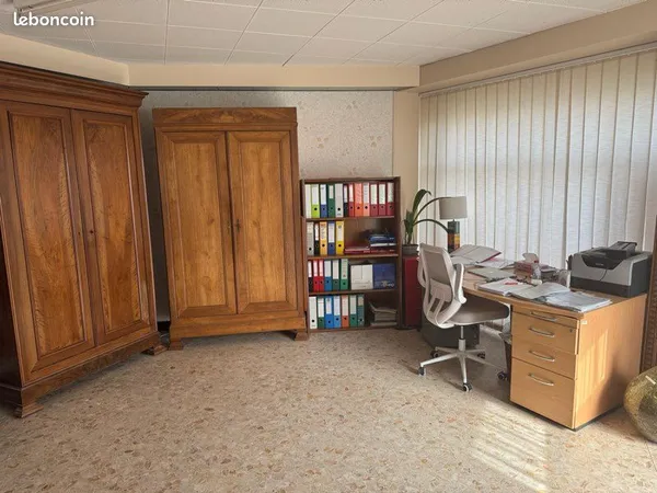 Vendée, 20' des plages, local professionnel potentiel, maison avec terrain et dépendances