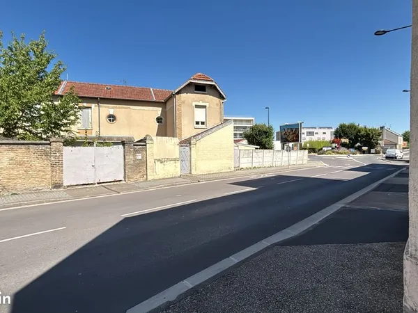 Vends en lot ou séparément 2 maisons de ville mitoyennes avec jardins située dans un secteur recherc