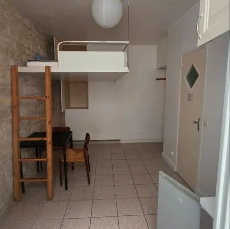 STUDIO MEUBLÉ AVEC MEZZANINE - PARIS 17e - TOUTES CHARGES COMPRISES
