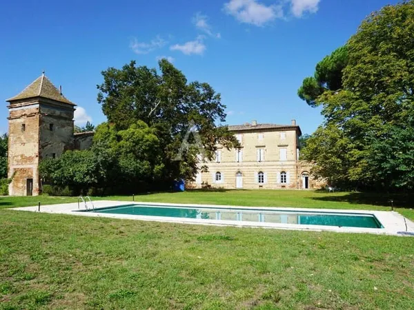 Maison 15 pièces 710 m²