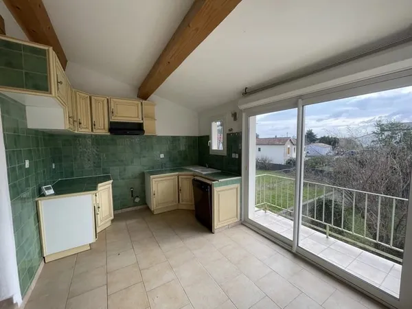 A VENDRE APPARTEMENT DANS MAISON