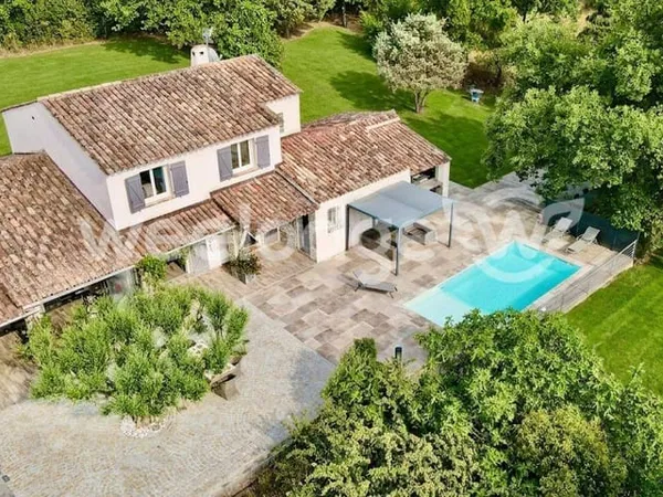 Villa 8 pièces 169 m²
