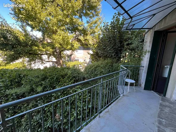 T4 meuble 90 m² tbe + parking - 38190 brignoud centre
