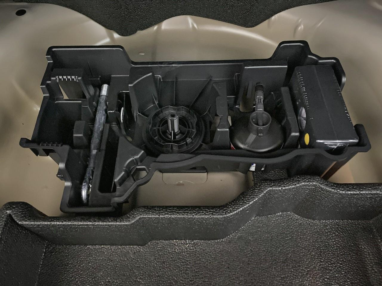 Peugeot 2008 hybrid 145 ch e-dcs6 allure — photo 12