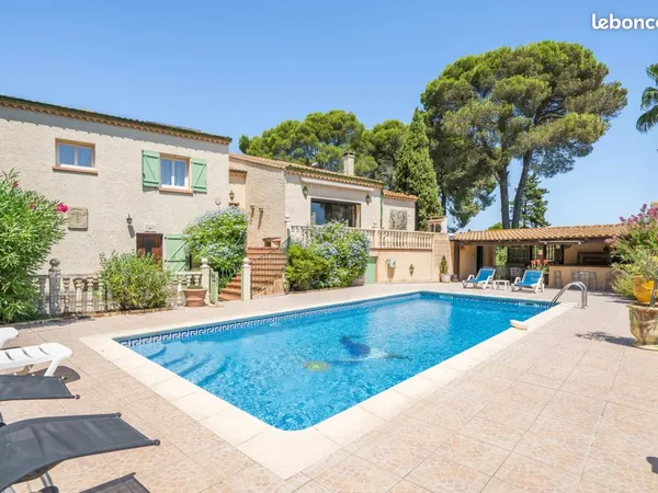 Propriété 6 pièces 270 m²