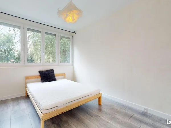 Chambre 3 pièces 71 m²