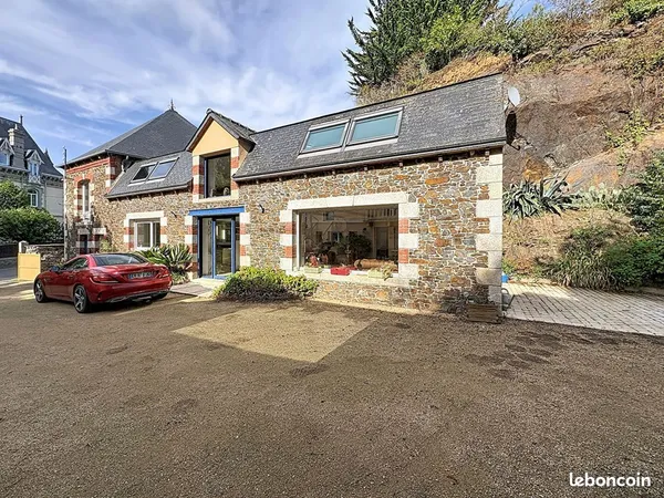 Maison 5 pièces 243 m²