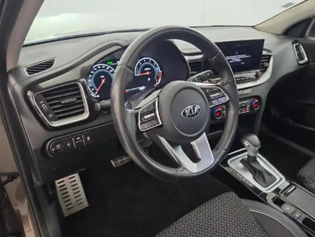 Kia Xceed 1.4 t-gdi 140ch launch edition dct7 + toit ouvrant — photo 19