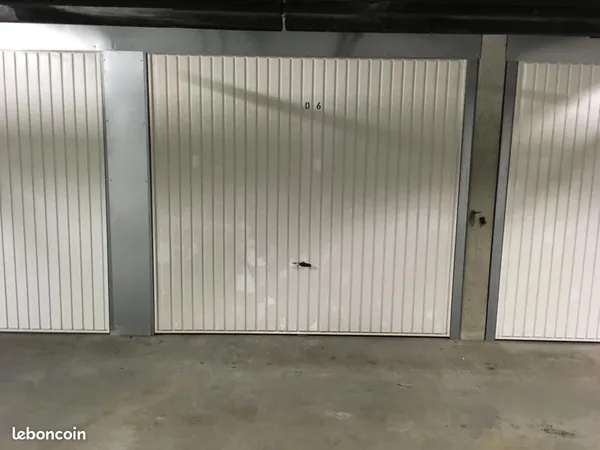 Garage/box 13 m² Venissieux