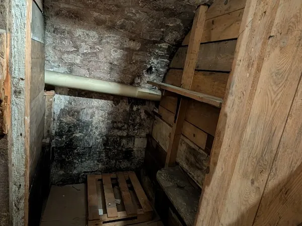 Loue cave 2m²