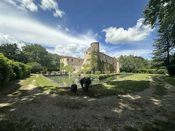 Château 4 pièces 153 m²