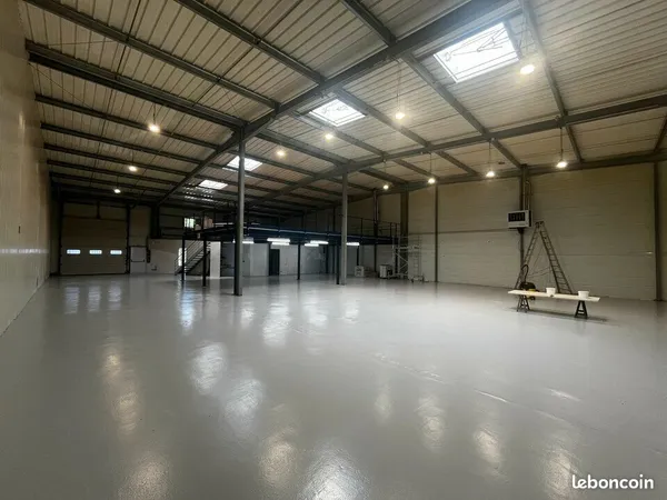 Local d'activité 746 m²