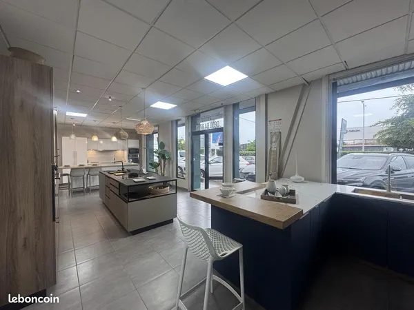 A louer local commercial 220 m2 boulevard de houelbourg jarry