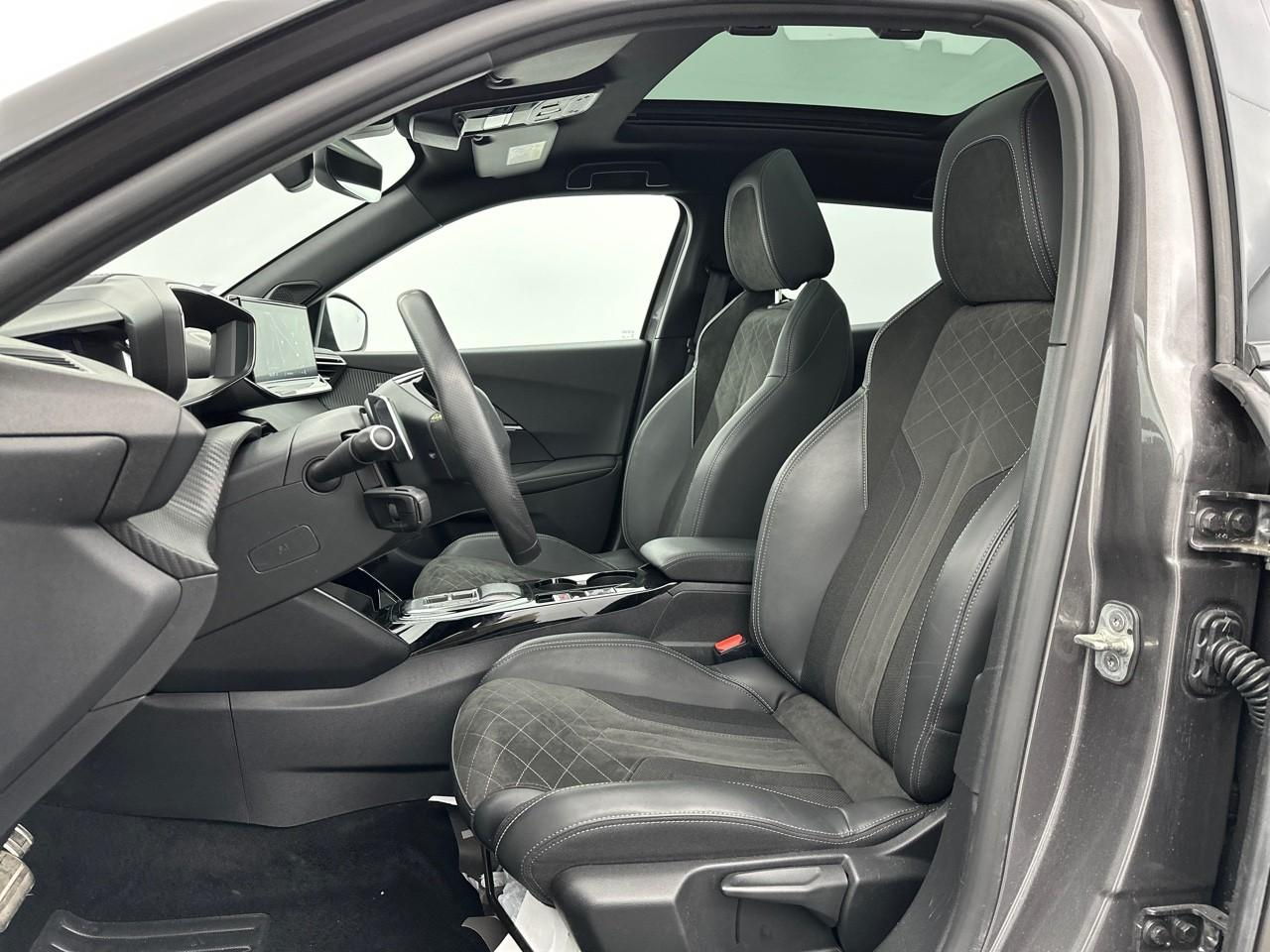 Peugeot 2008 puretech 130 s&s eat8 gt pack — photo 9